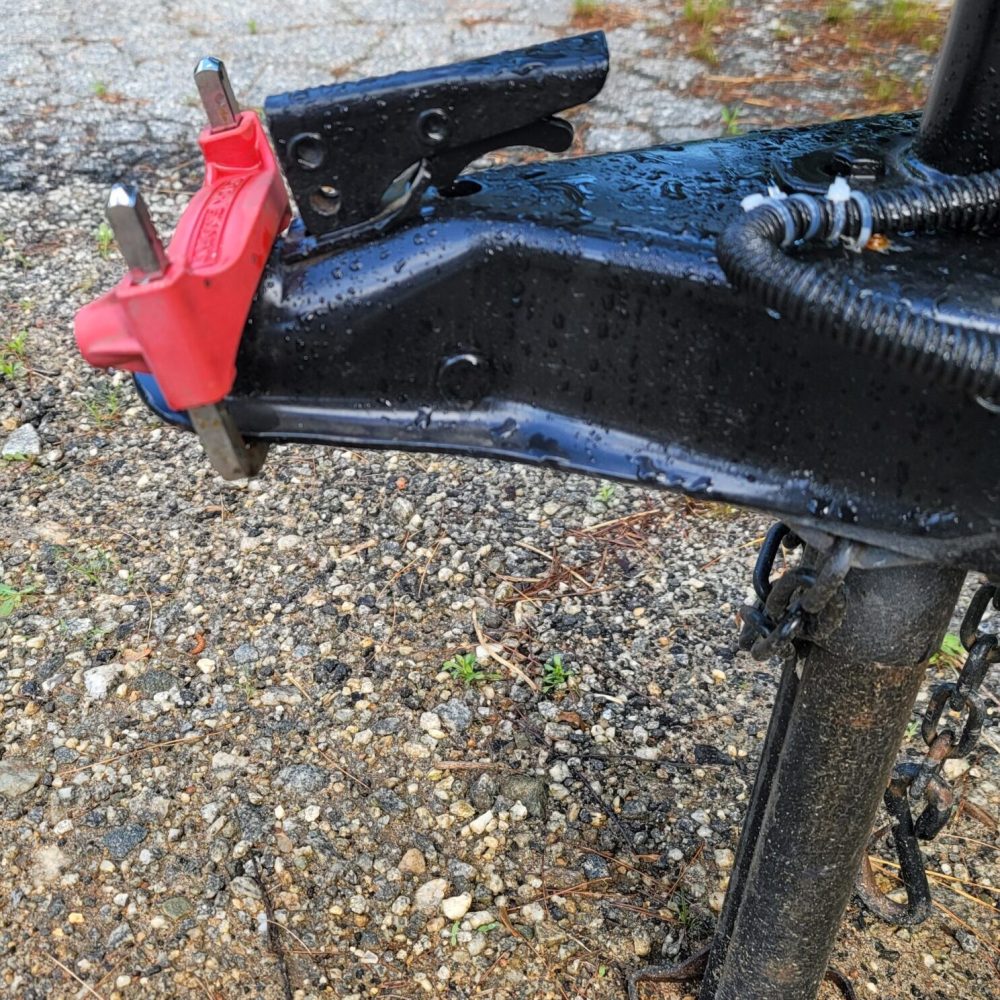 picture of trailer hitch with lock